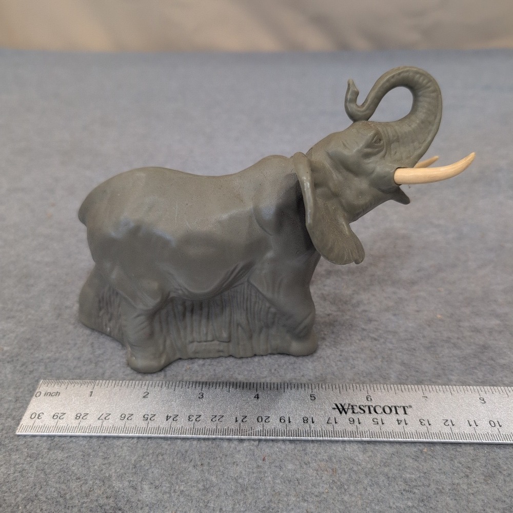 Vintage Avon Majestic Elephant Wild Country After Shave Decanter Grey Glass - Picture 3 of 5